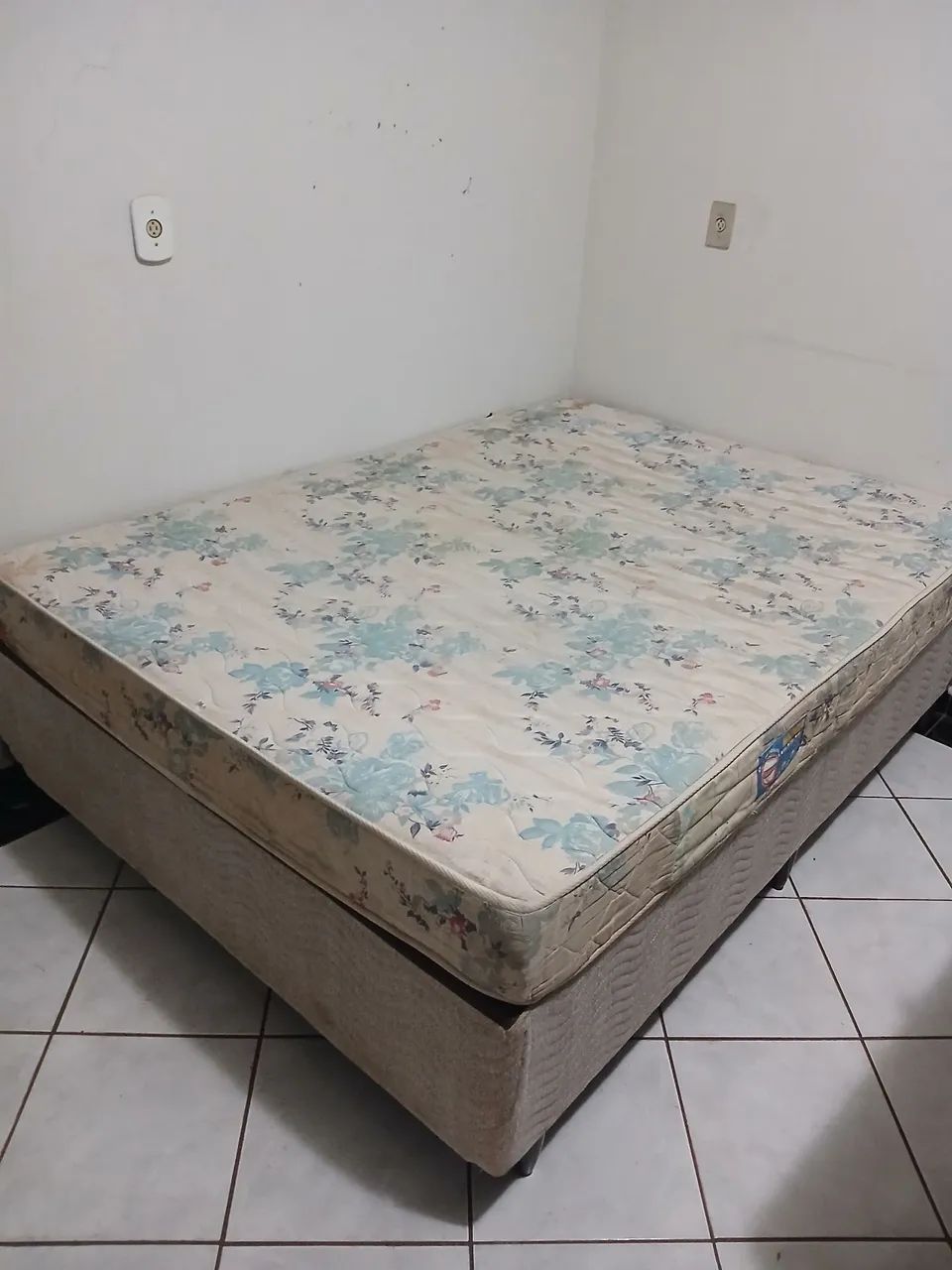Vendo cama casal base+ colchão 
