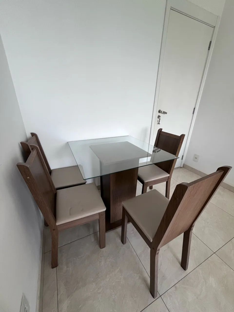 Mesa com 4 cadeiras - Foto 4