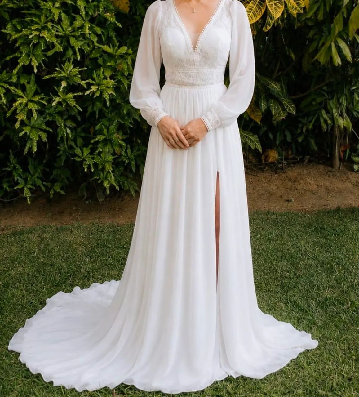 Vestido de noiva com véu e sandália - Foto 3