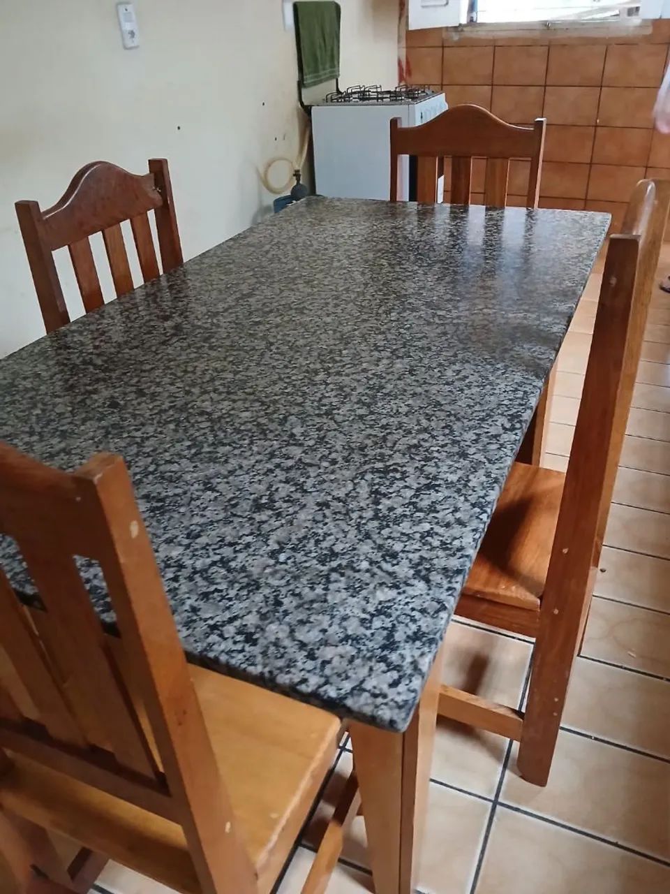 Vendo essa mesa c 4 cadeiras - Foto 3