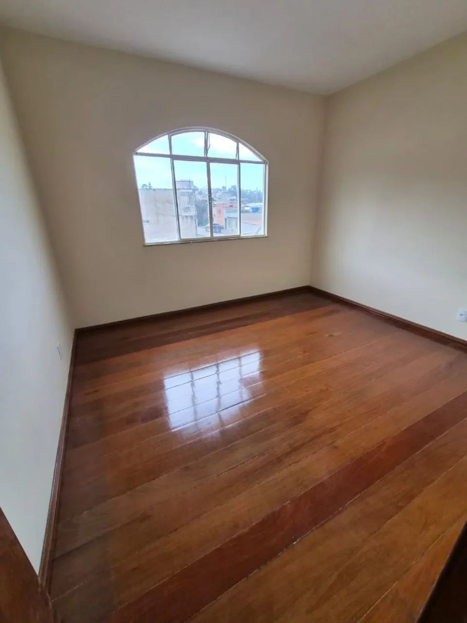 Excelente casa em bairro próximo a área central da cidade - Foto 4