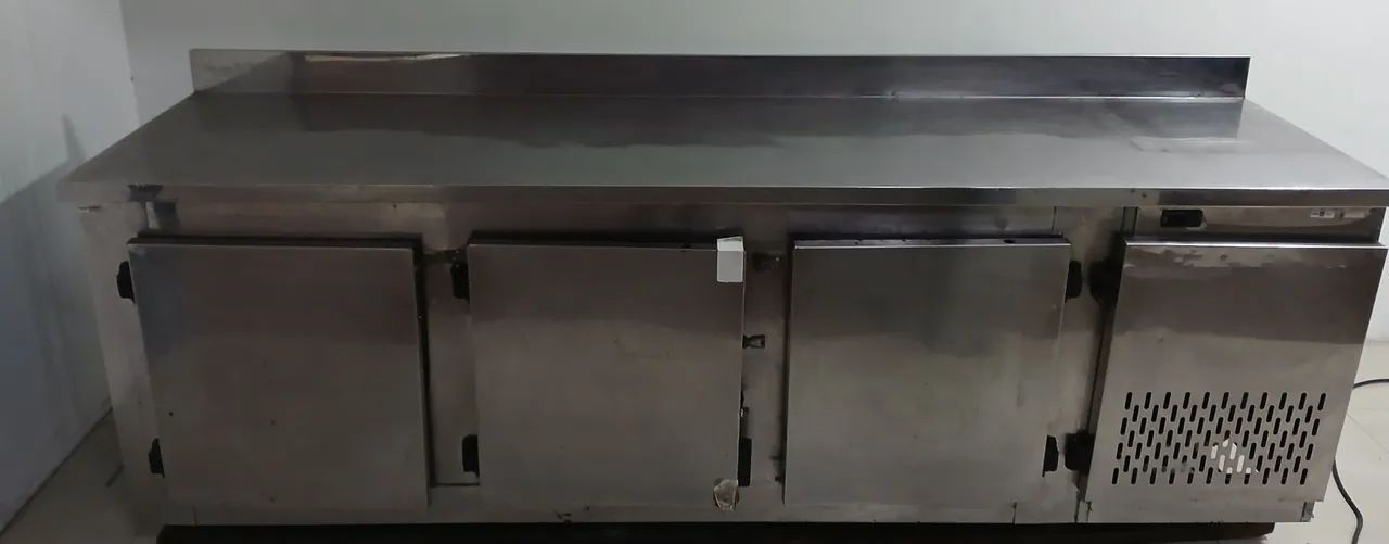 Balcão de Encosto Refrigerado Inox 2,50m
