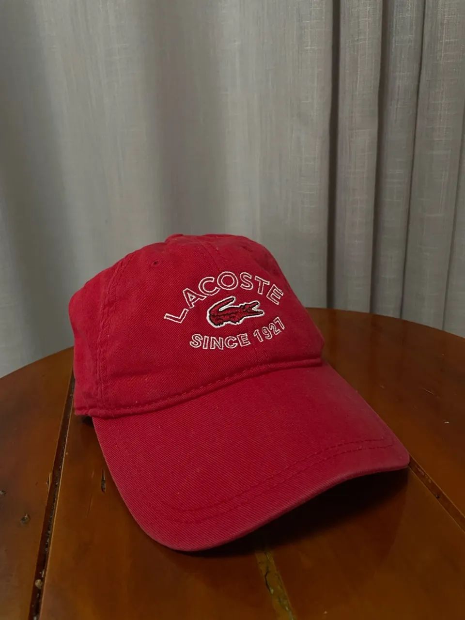 Boné Lacoste Since 1927 Vermelho Original - Aba Curva Ajustável