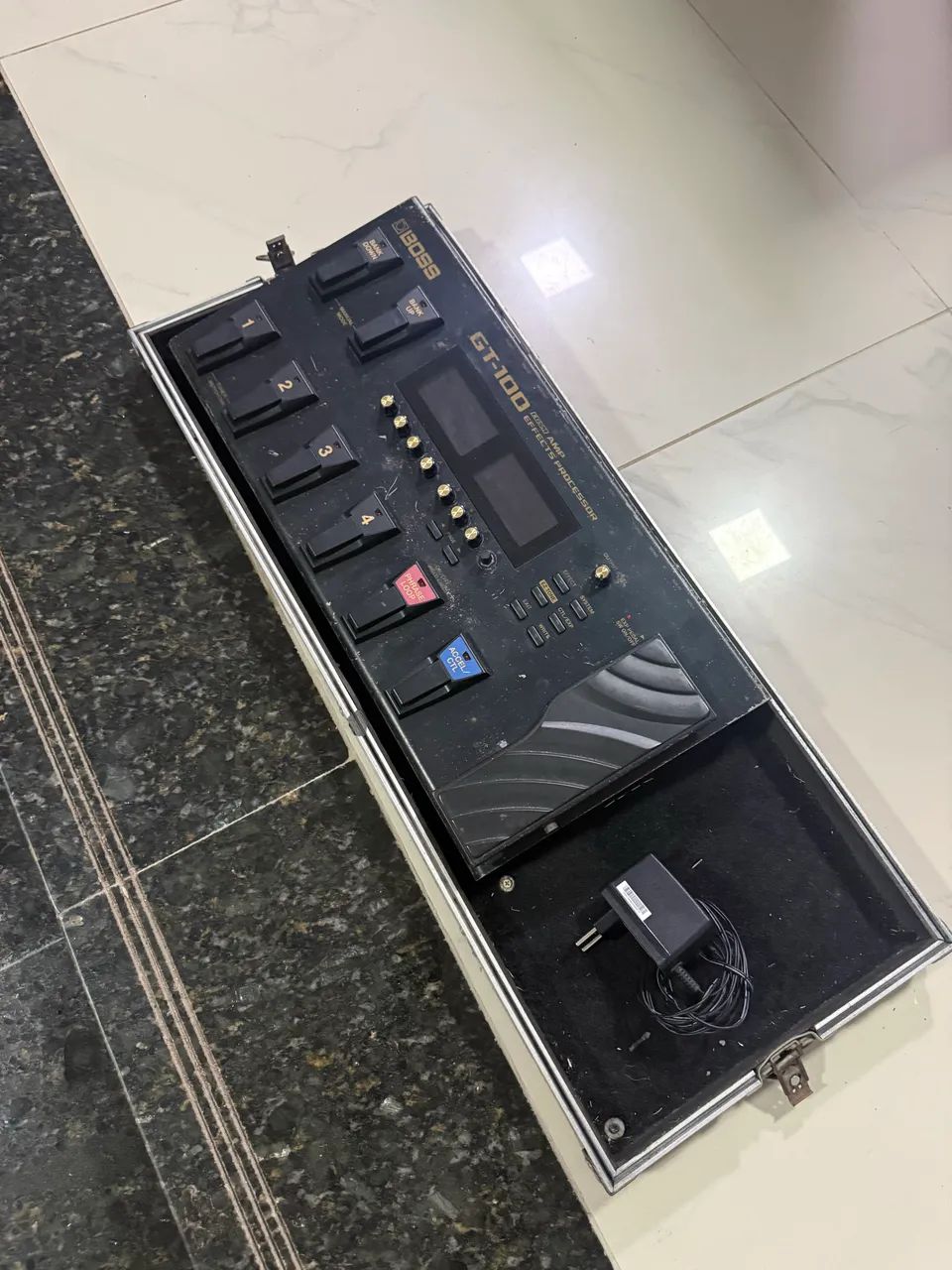 PEDALEIRA BOSS GT-100 MULTIEFEITOS COM FONTE - Foto 3