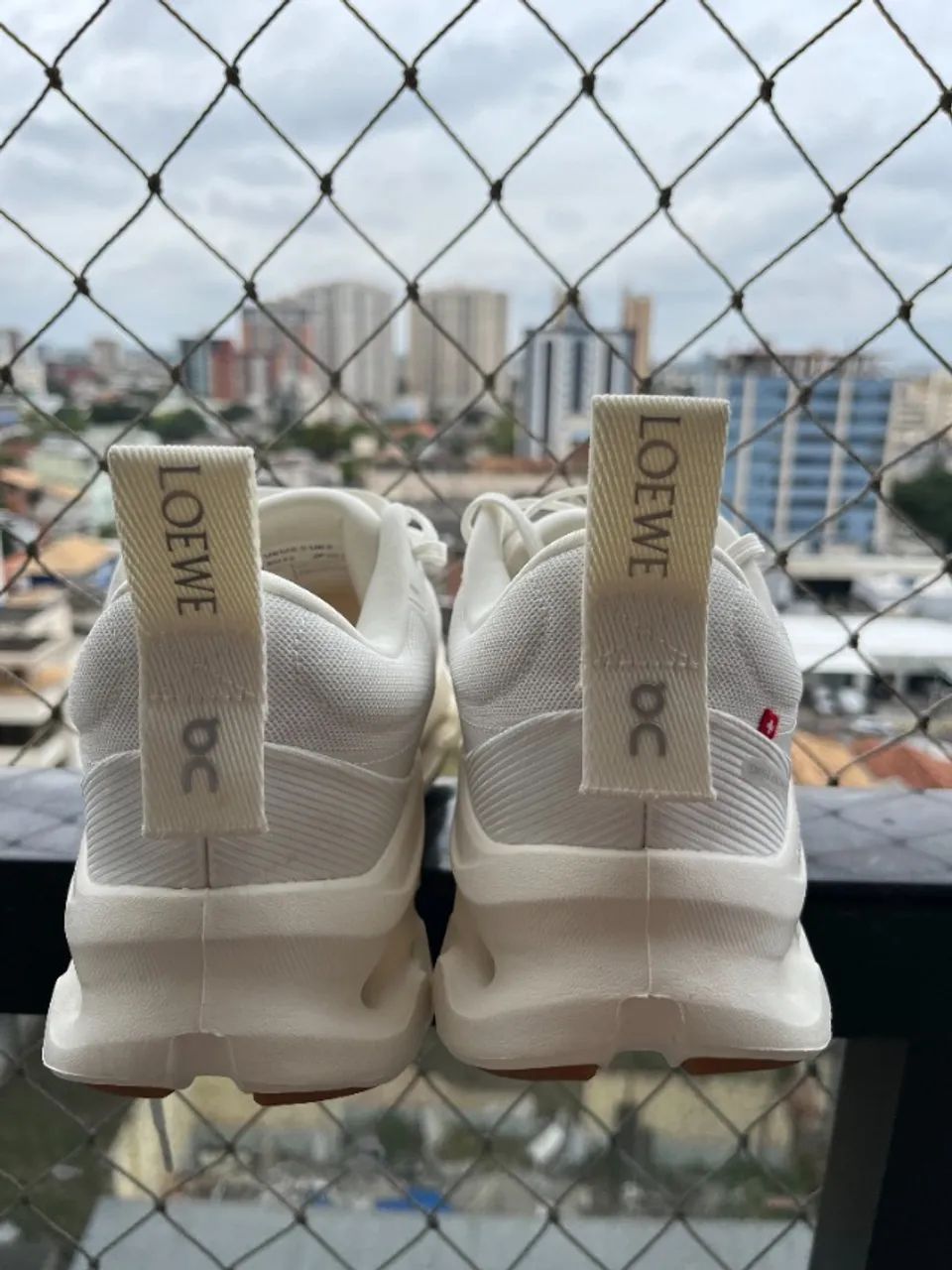 Tênis on x loewe - off white - 40 br - Foto 2