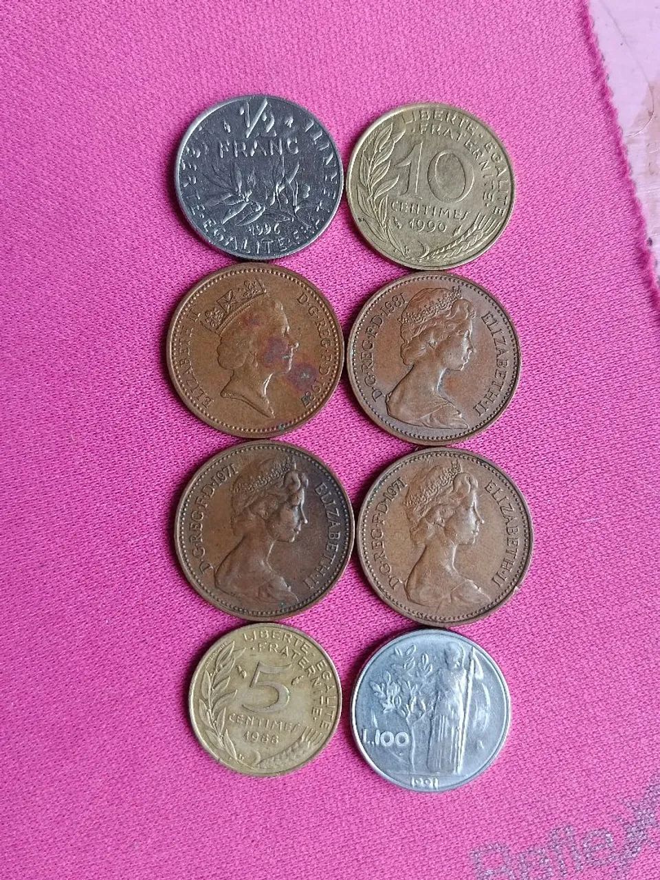 Lote com 24 Moedas Estrangeiras - Foto 4