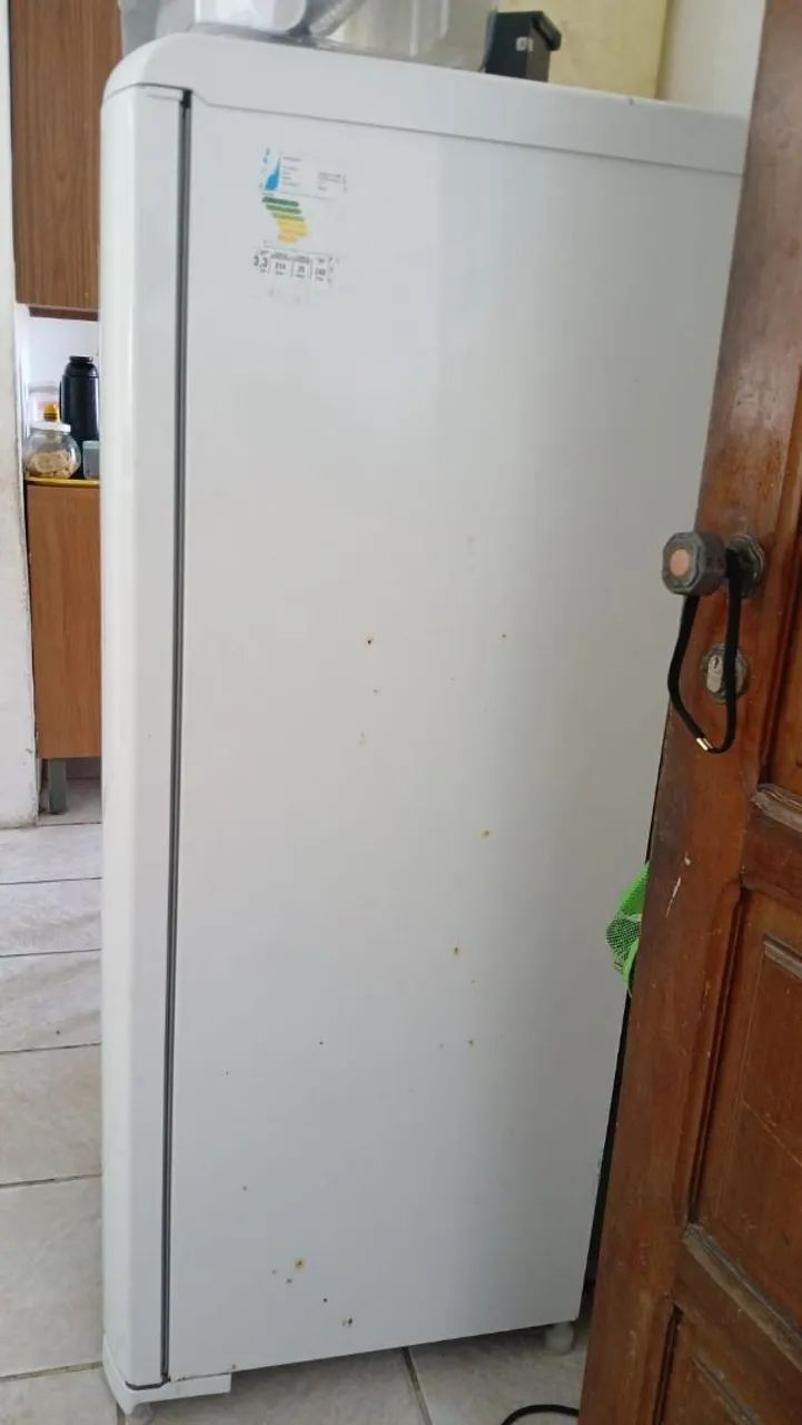 Vendo geladeira  em ótimo estado e preço bom. - Foto 4