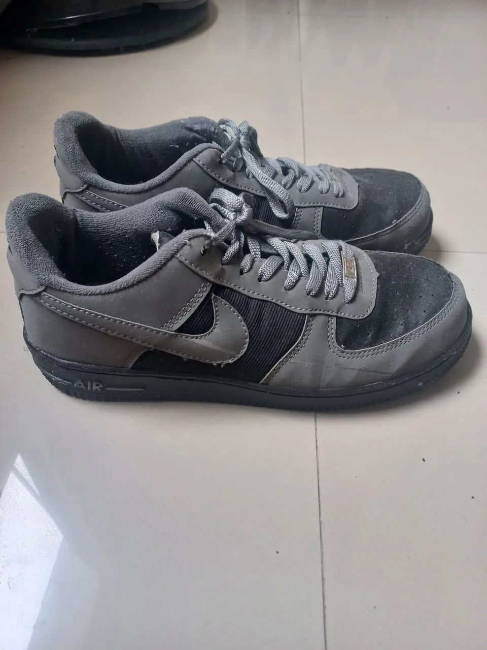 tênis Nike Air Force One cinza