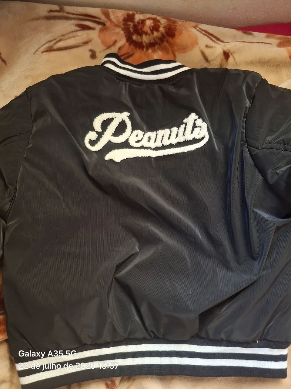 Jaqueta bomber varsity preta forrada - Foto 2