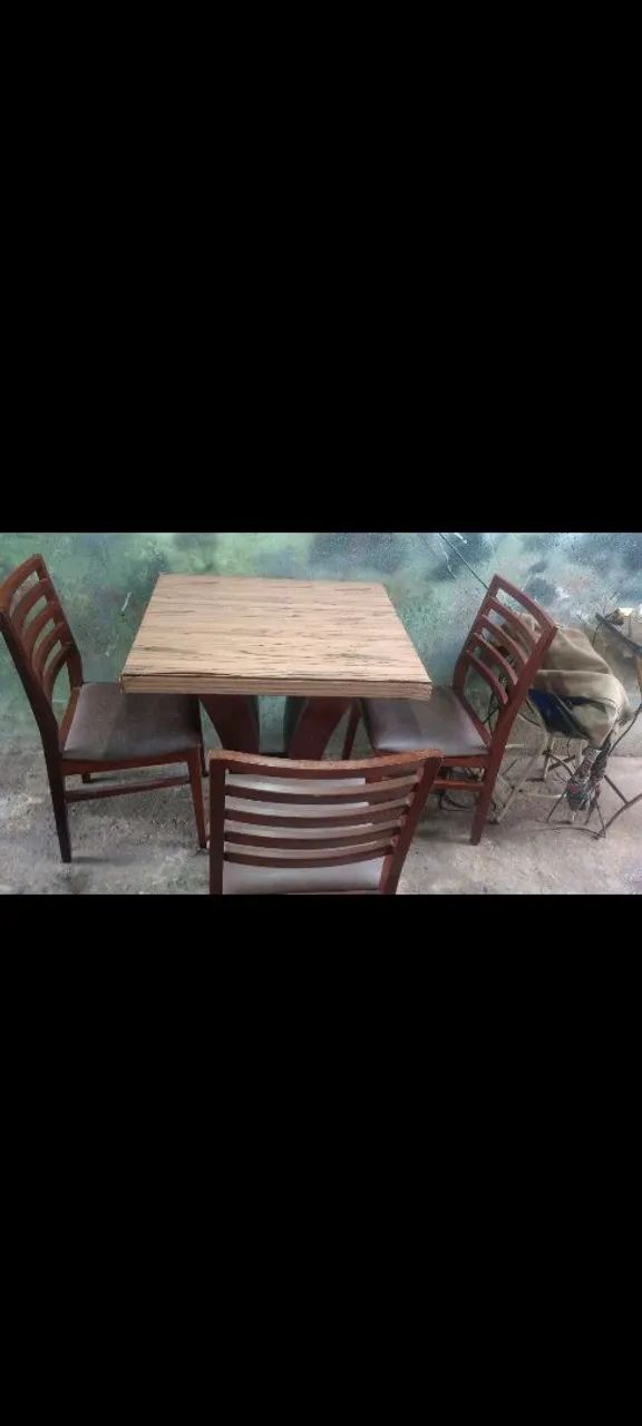Mesa de canto 3 cadeiras 