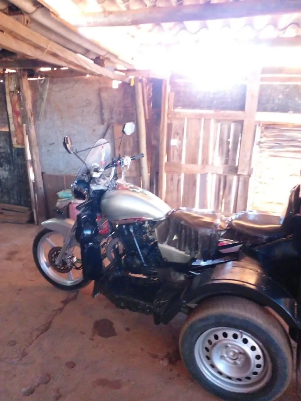 Dafra Kansas 150