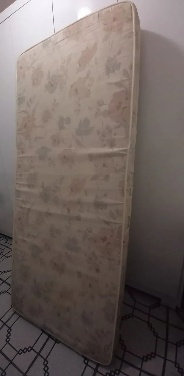 Vendo colchão de Solteiro em ótimo estado de preservação * - Foto 3