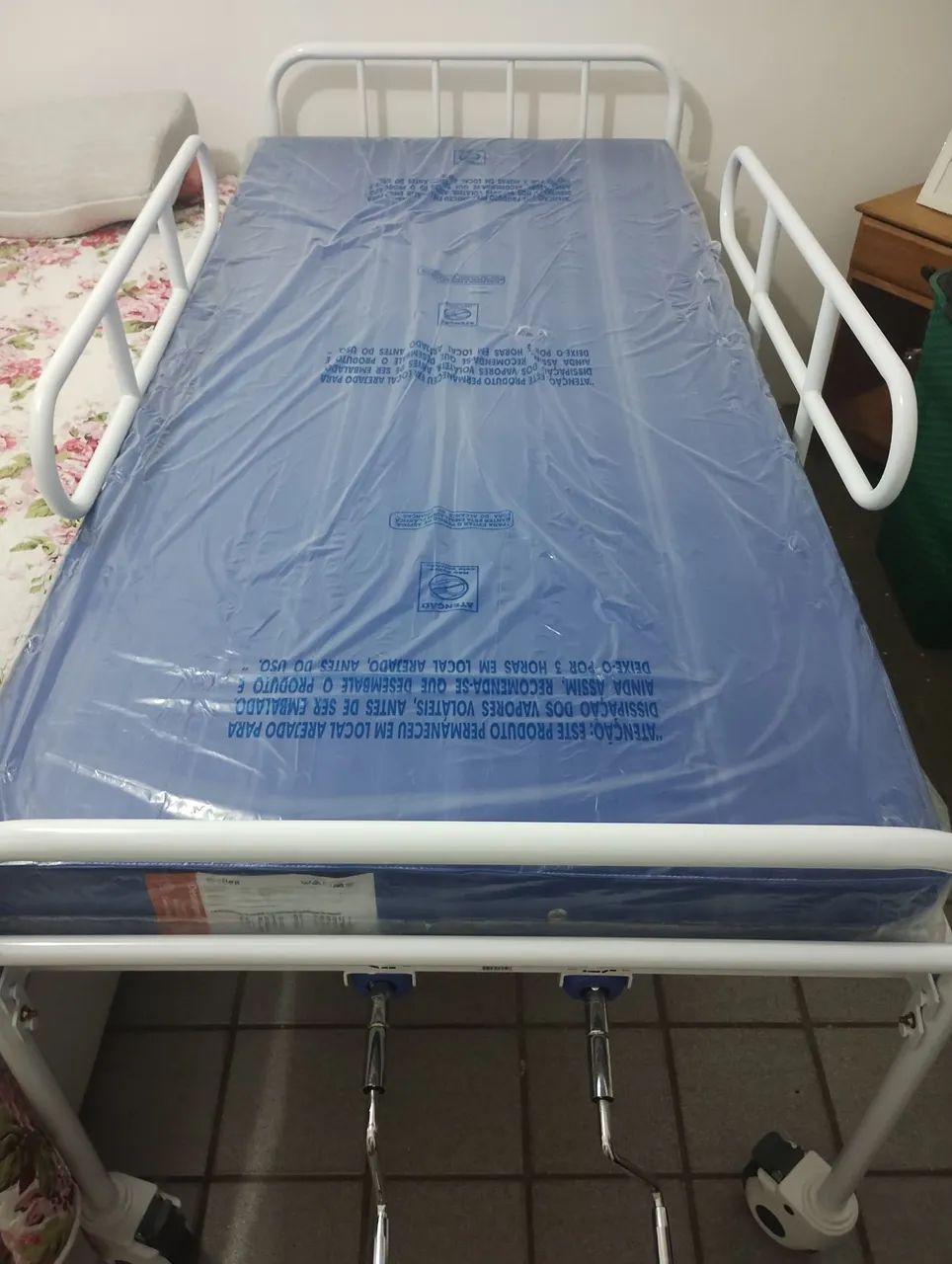 Cama hospitalar nunca usada !
