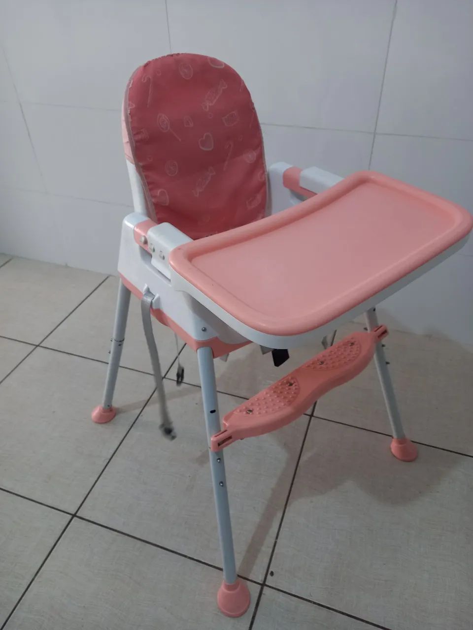 Cadeira de alimentação bebê rosa menina 