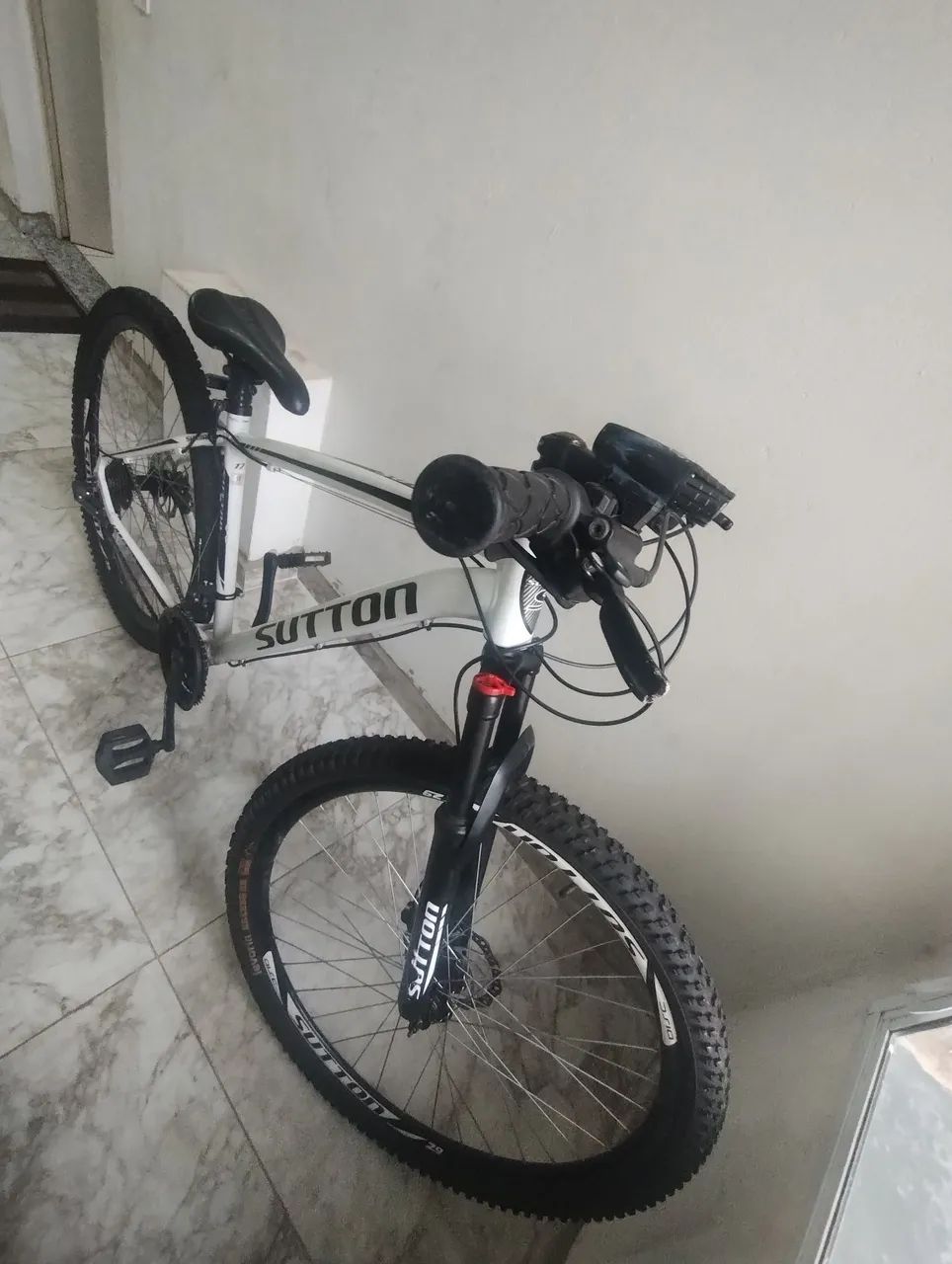 Bicicleta sutton Aro 29 freio hidráulico T 17  - Foto 4