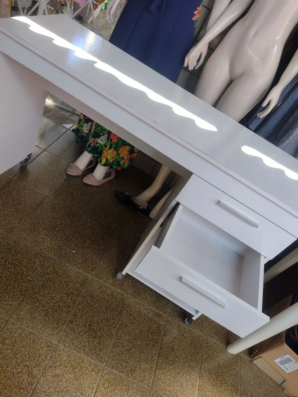 Mesa para escritório ou estudo, com rodas de silicone. - Foto 5