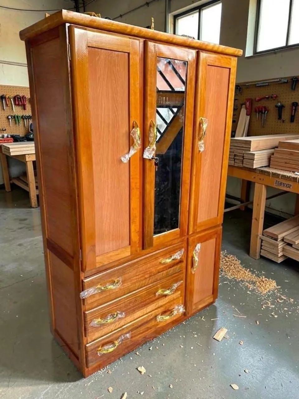 Guarda roupa - solteiro madeira maciça novo - Foto 4