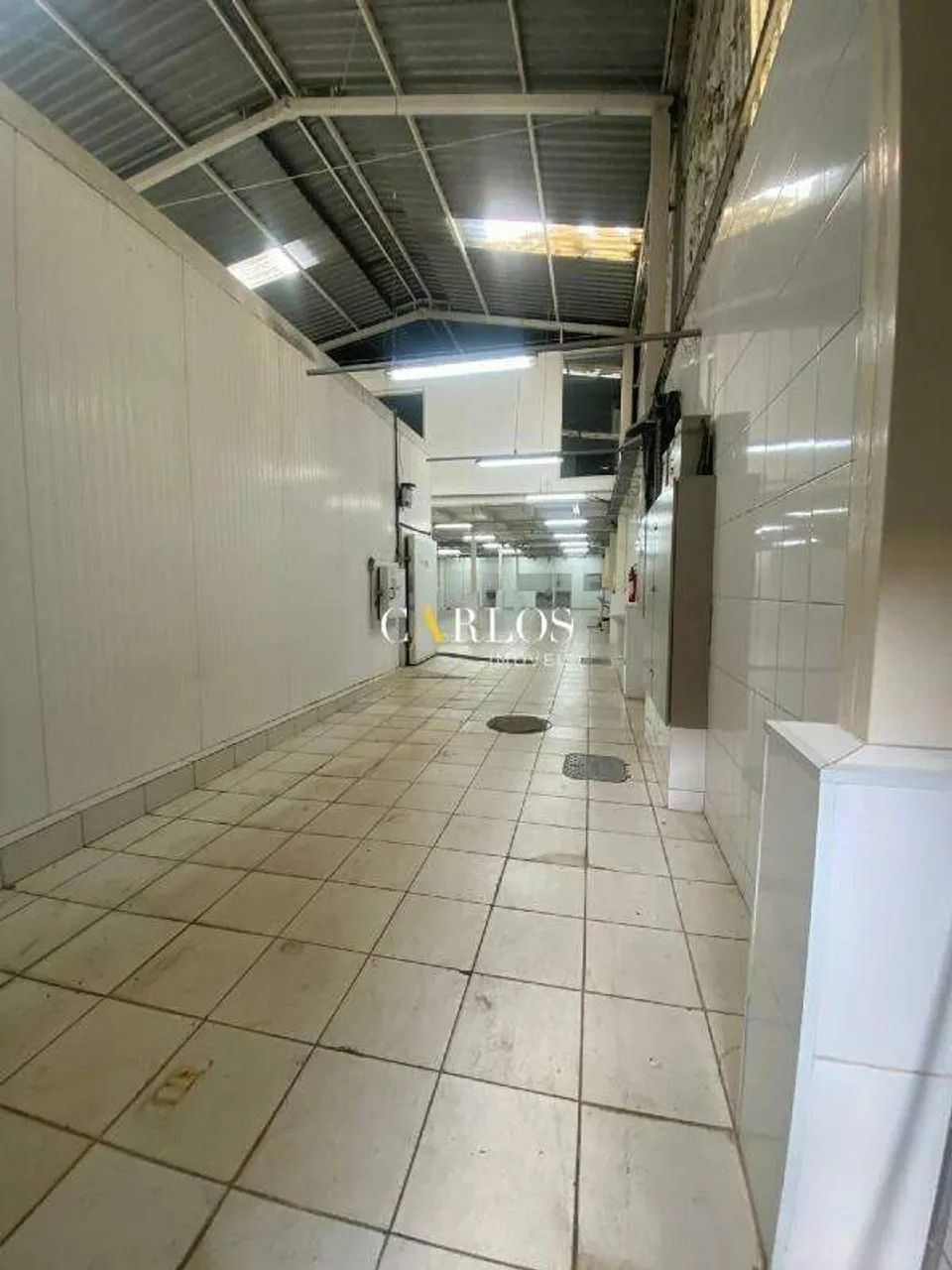 Galpão com 366m² com Câmara fria e energia de 800A pronto para uso em BH