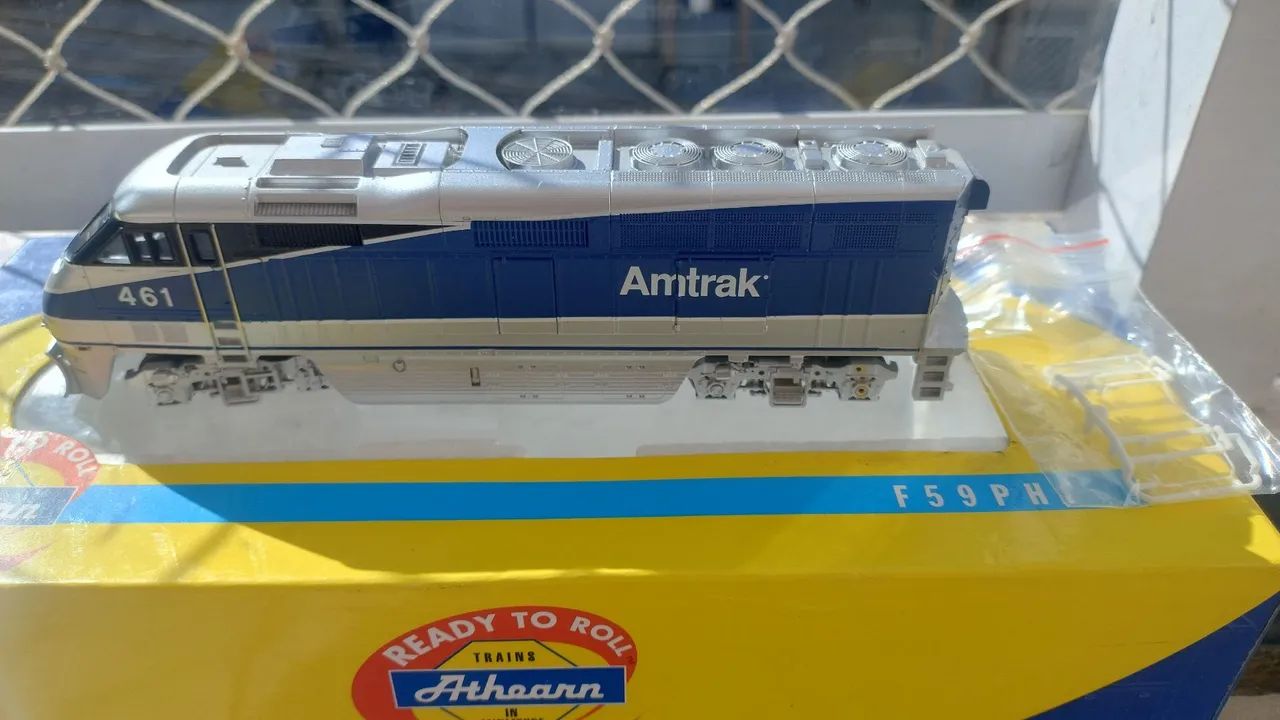 F59 PHI Amtrak Athearn RTR ( pronta para Dcc)