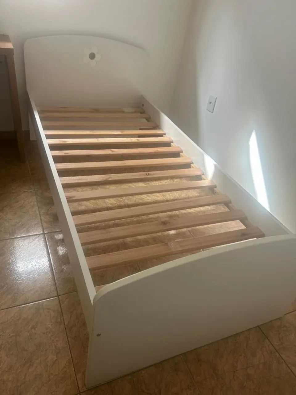 Cama de Solteiro Tok&Stok Patchflower Branca - Excelente Estado
