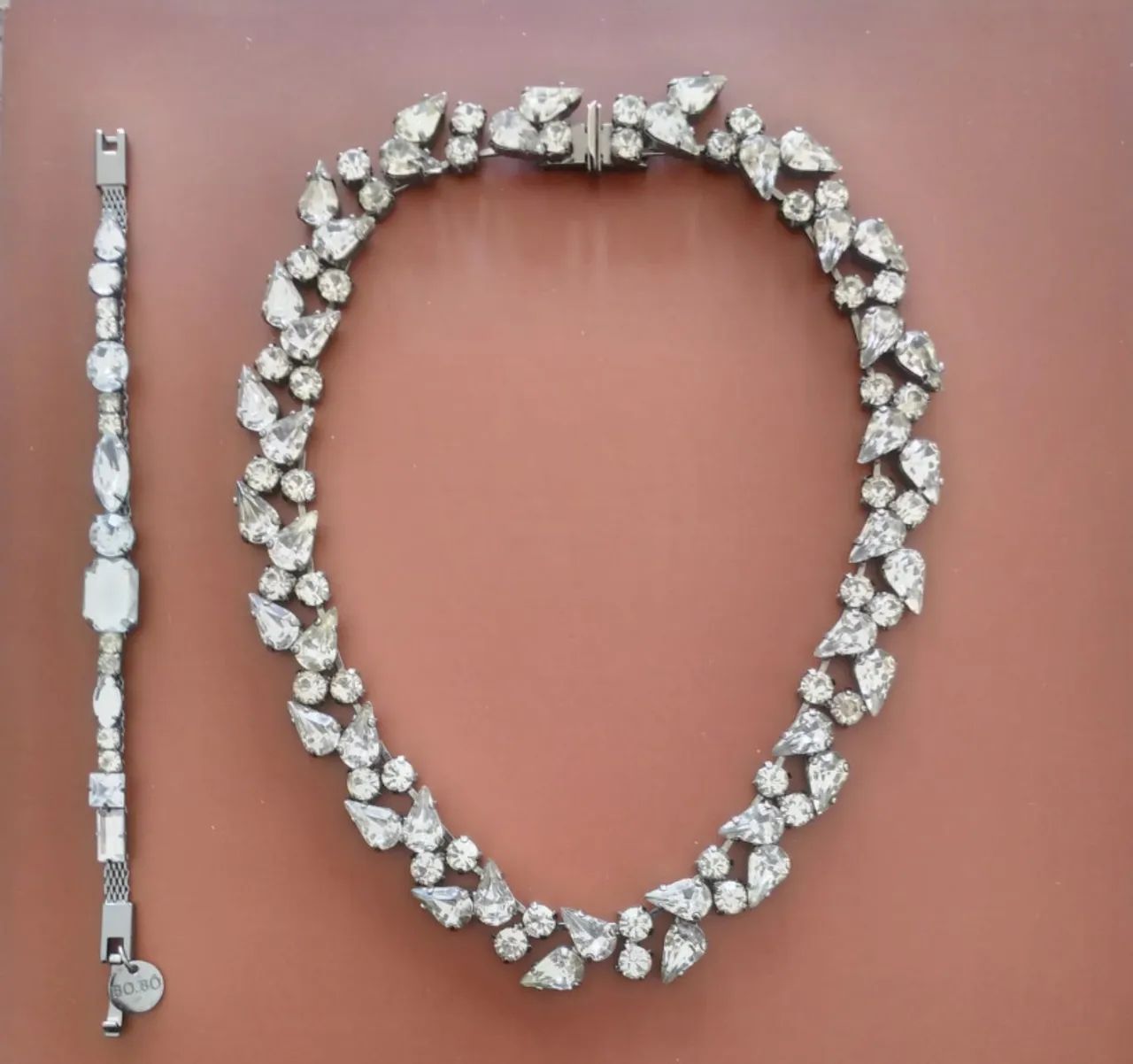 Conjunto de colar e pulseira em pedras Bo.Bo