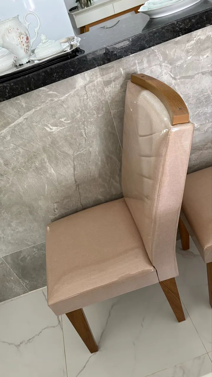 Vendo mesa de jantar com seis cadeiras  - Foto 5