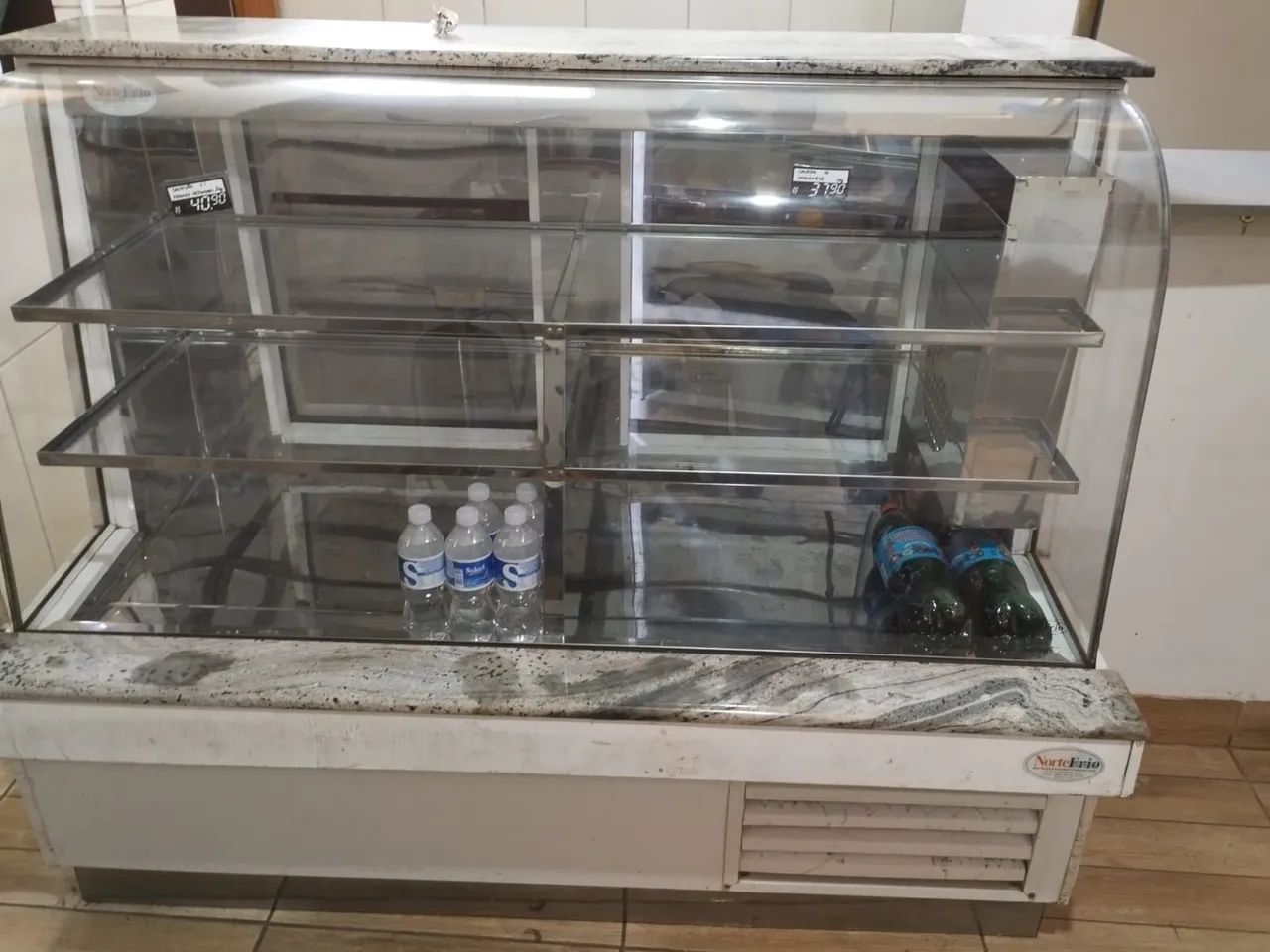 Balcão Expositor doces e bolos