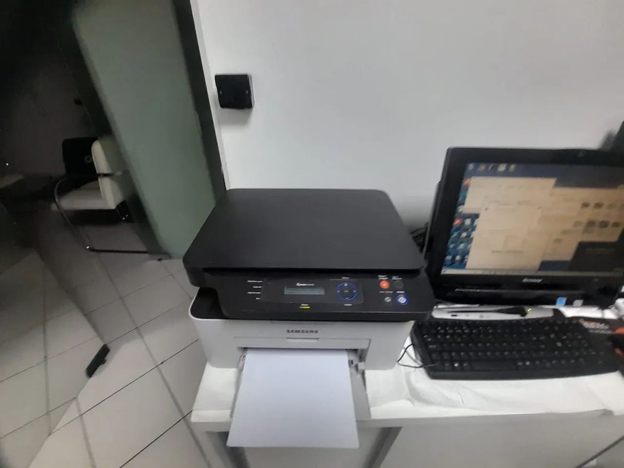 Impressora Multifuncional Samsung  X Press M 2070 monocromática 