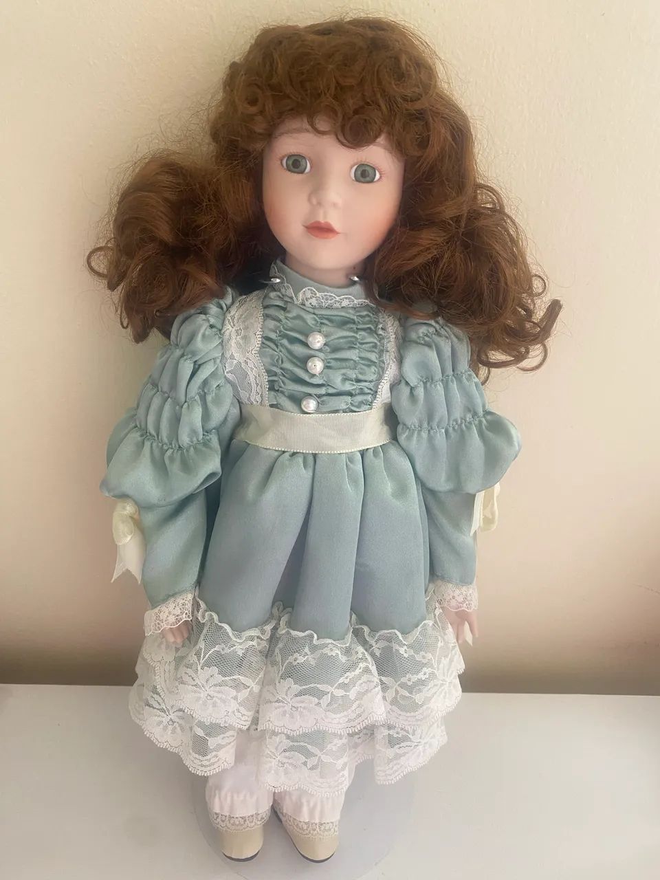 Boneca antiga de porcelana, 40cm trazida dos EUA.