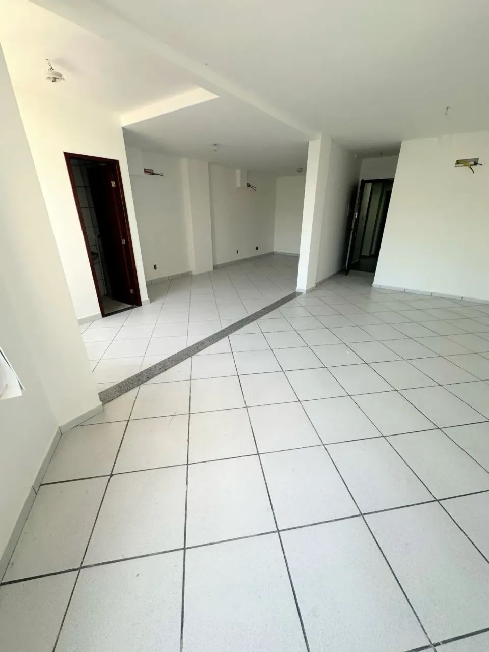 Duas Salas juntas no Centro de Macaé - Direto c/ o proprietário! - Foto 2