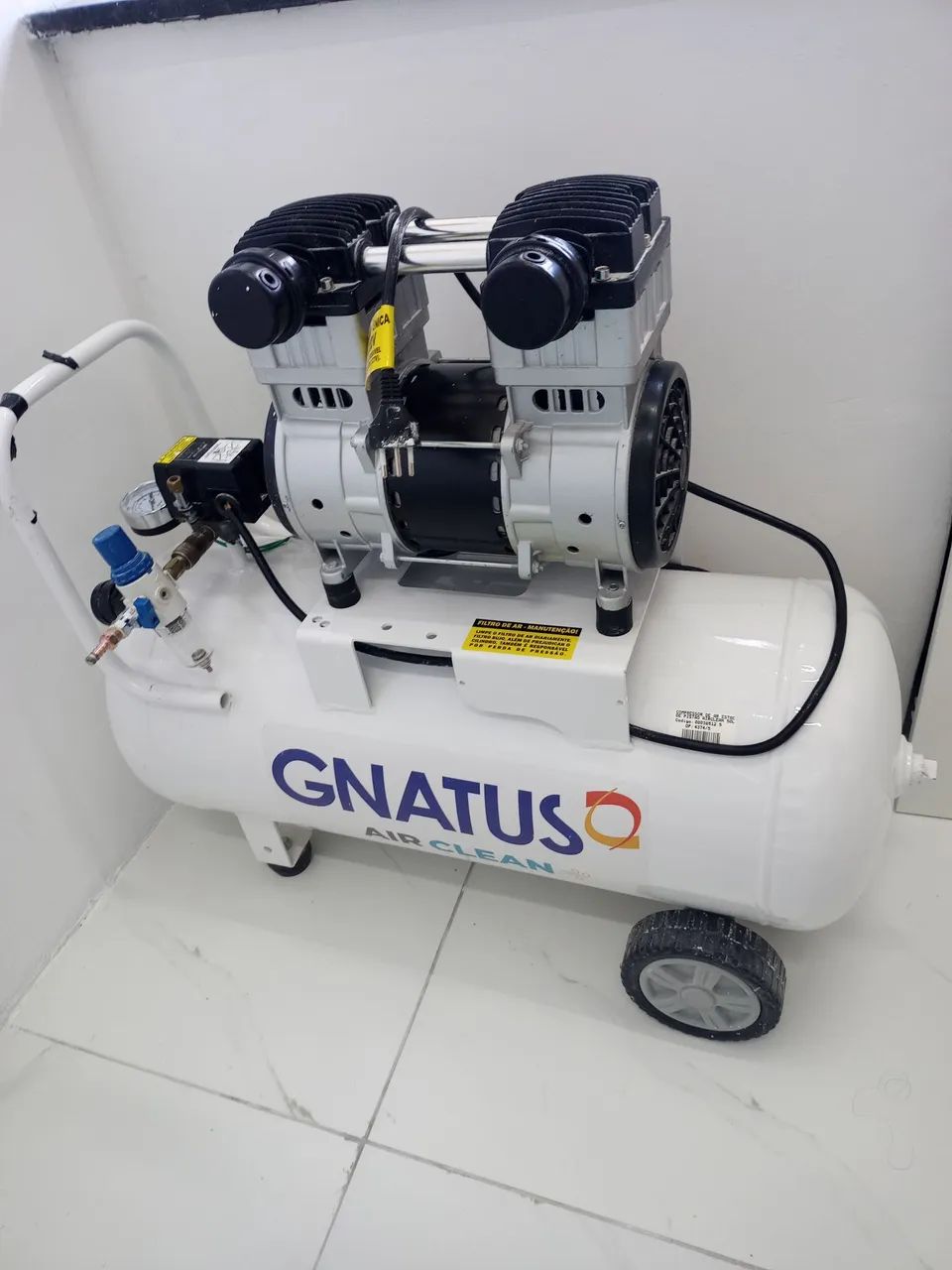 Compressor de Ar Isento à oleo Gnatus Clean50Litros