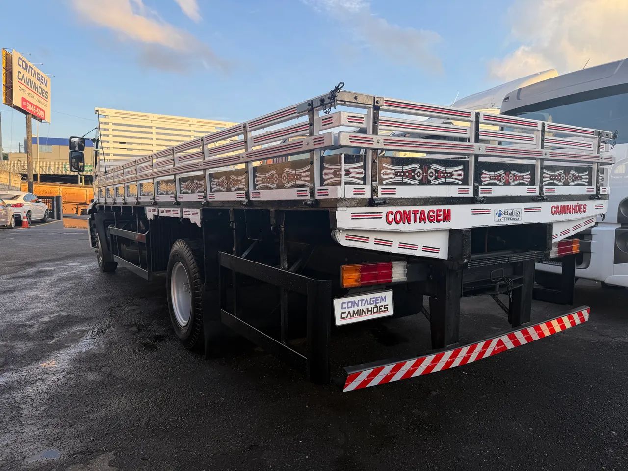 Ford cargo 1319 2016 carroceria completo menor km do Brasil  - Foto 4
