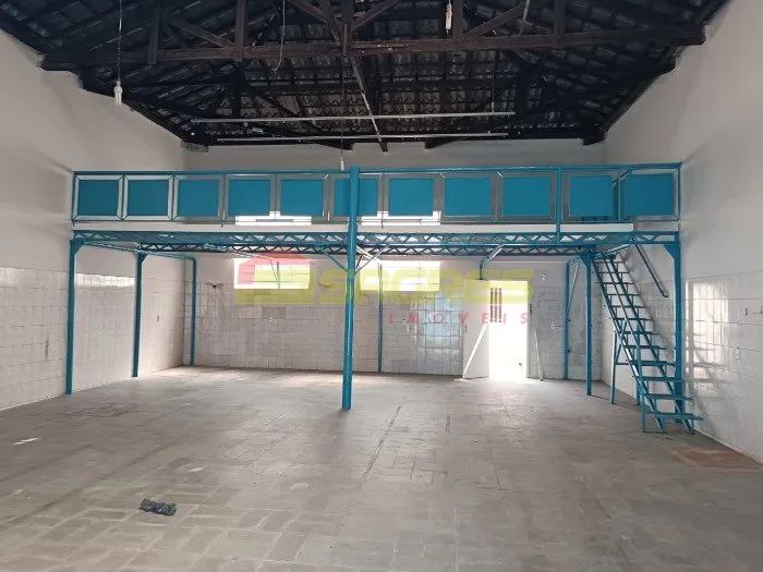 Galpão 300 m² com 150m² de vão livre - Foto 2