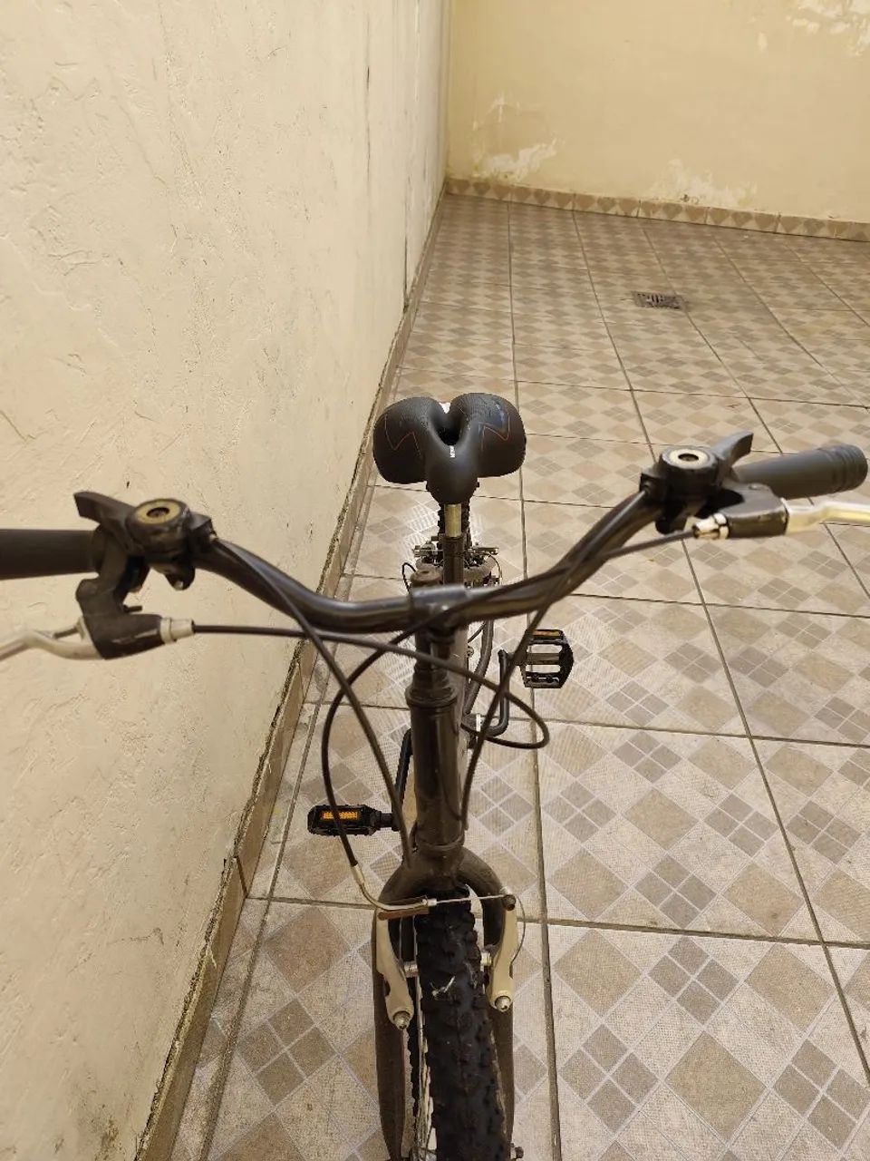 Bicicleta aro 26 com marchas - Foto 4