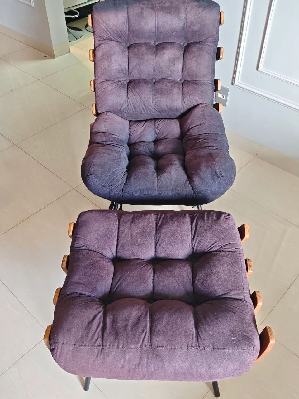 Poltrona com puf preta