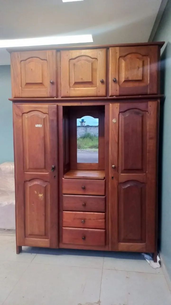 Guarda Roupa em Madeira de Lei