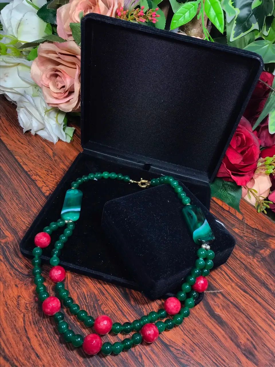 Colar de Pedra Jade Verde e Vermelho 