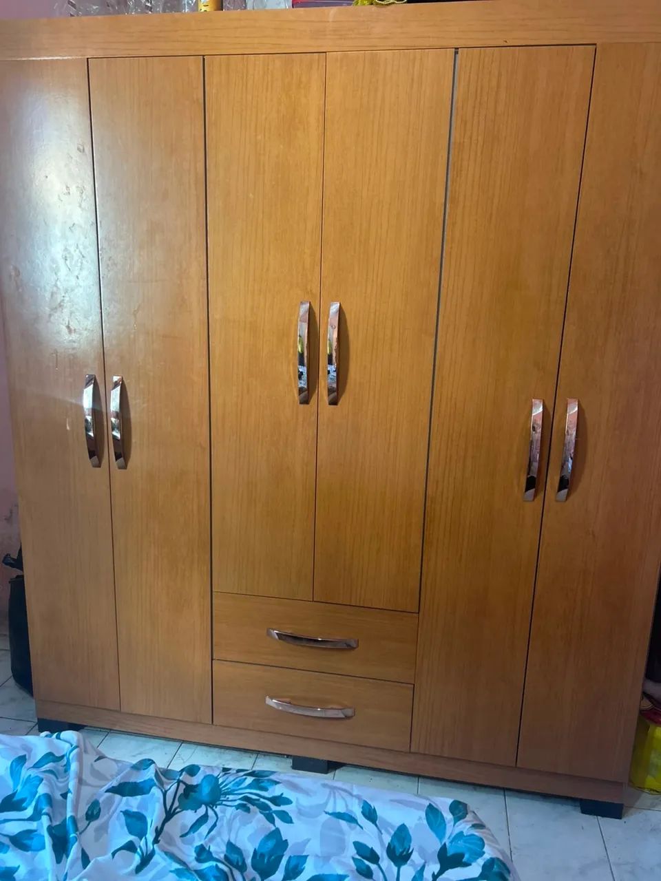 Guarda roupa em perfeito estado, 700$