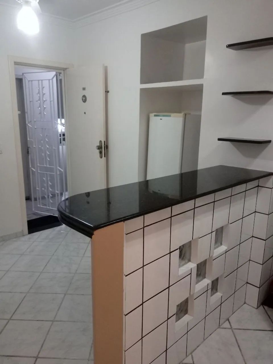 Aluga-se kitnet mobiliada no centro de Jacaraípe. - Foto 5