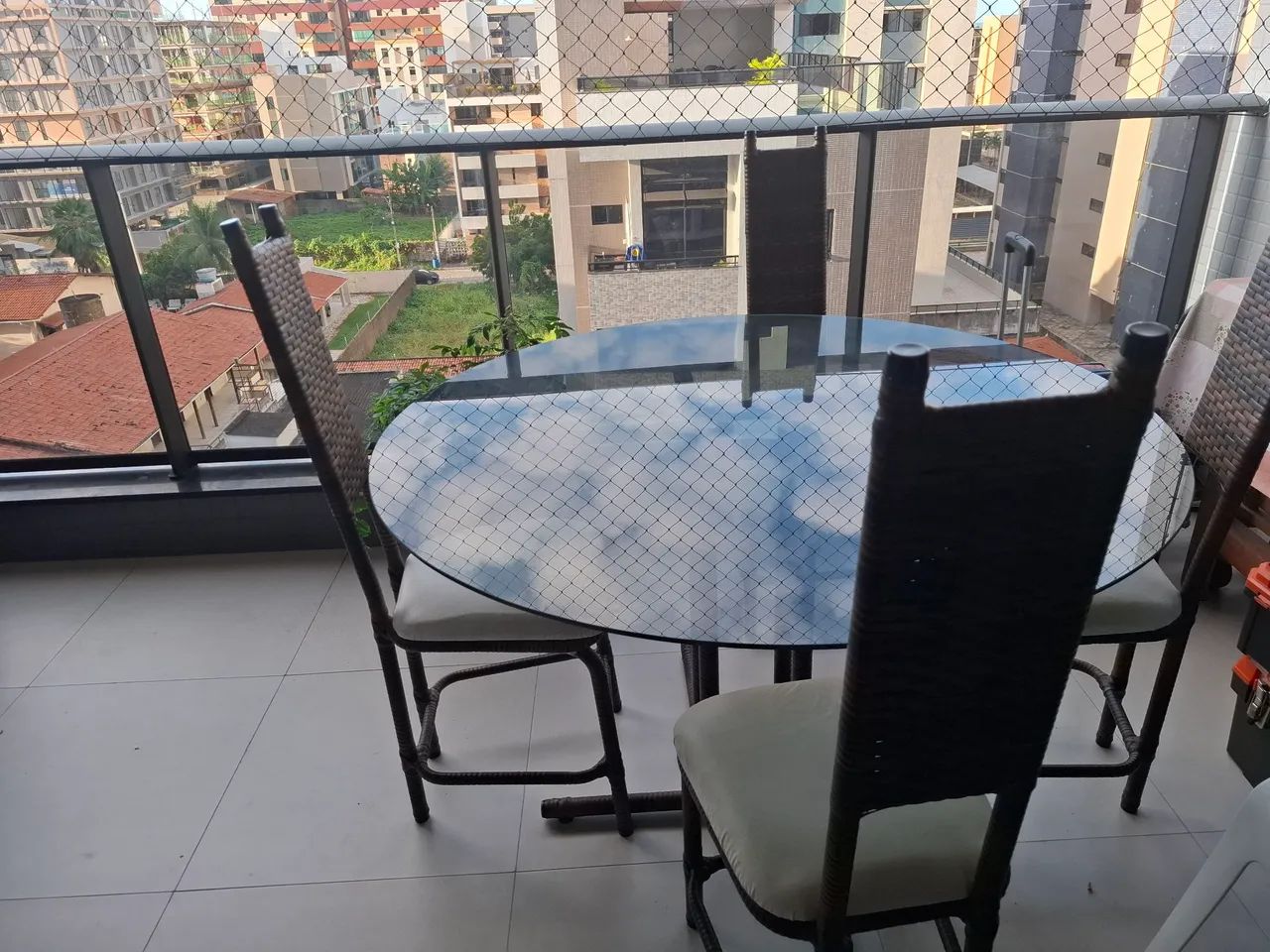 Vendo mesa e 4 cadeiras  - Foto 3