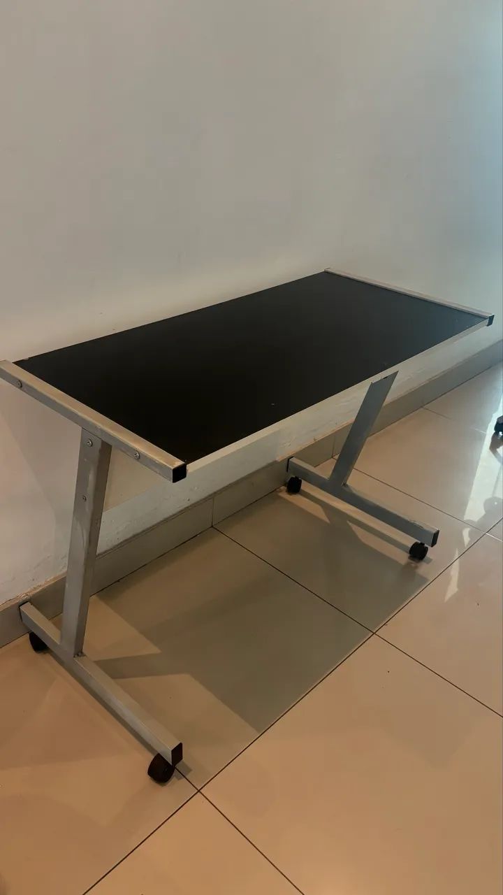 Mesa e cadeiras de escritório  - Foto 4