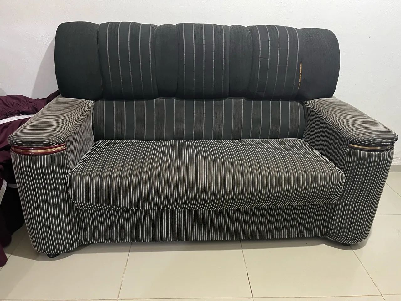 Conjunto sofá modelo antigo 4 , e 3 lugares  - Foto 2