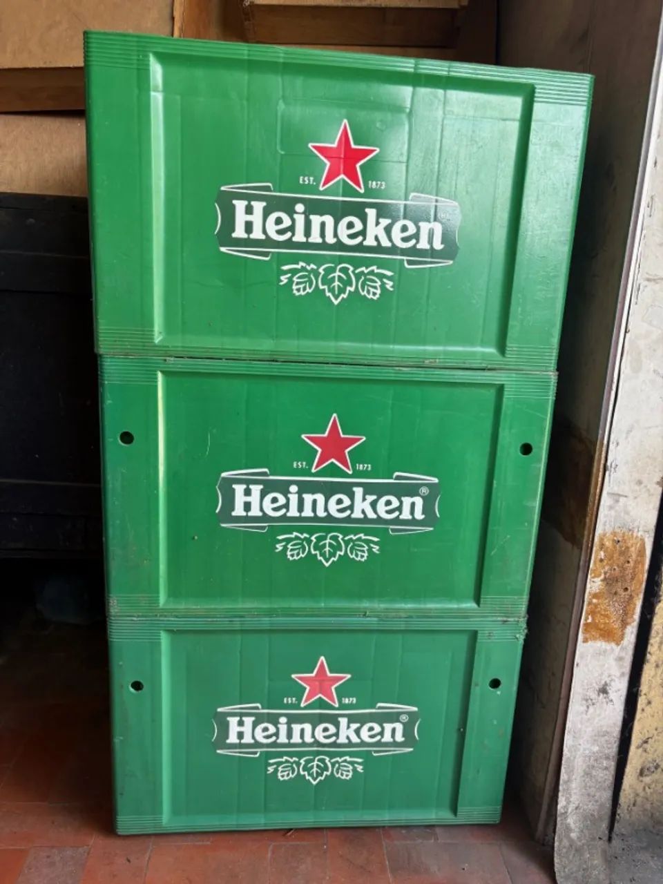 Engradado de cerveja Heineken (valor unitário) para garrafas  Quem comprar o engradado irá