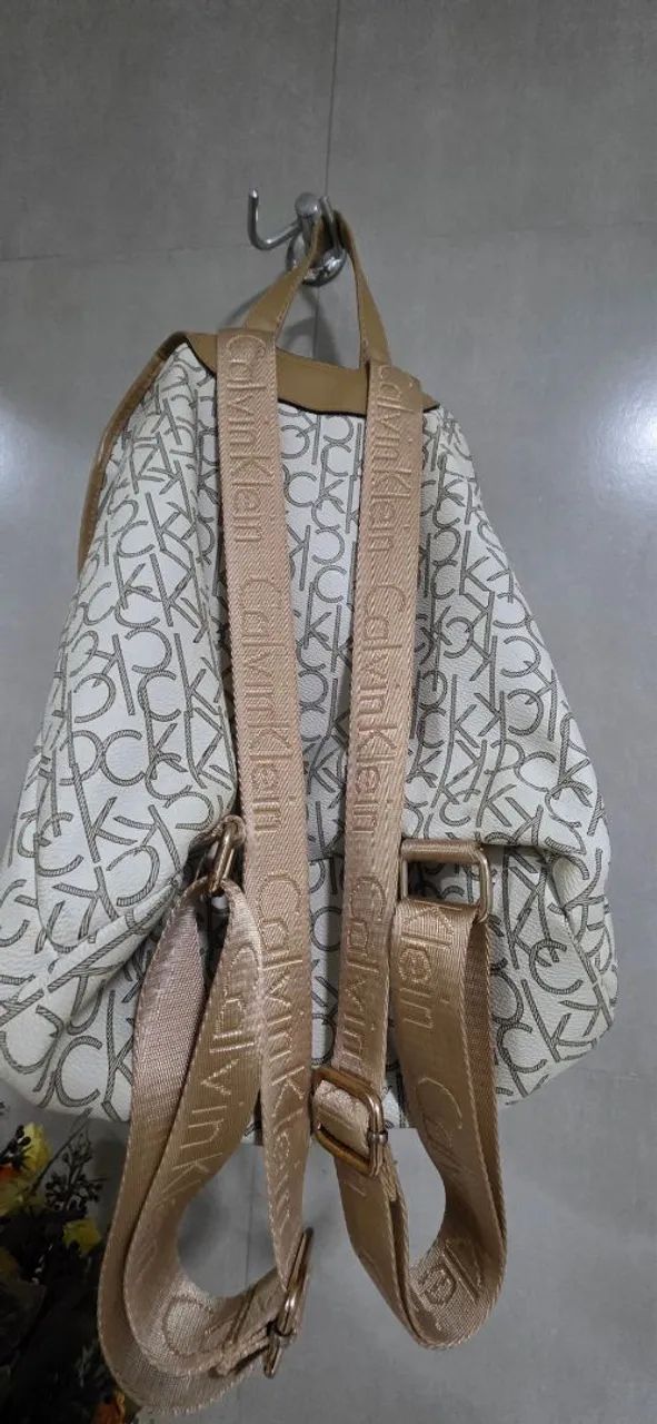 Mochila Calvin Klein Monograma - Foto 4