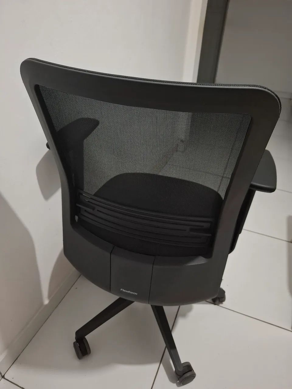 Cadeira Ergonômica Flexform Tecton All Black (negociável) - Foto 5
