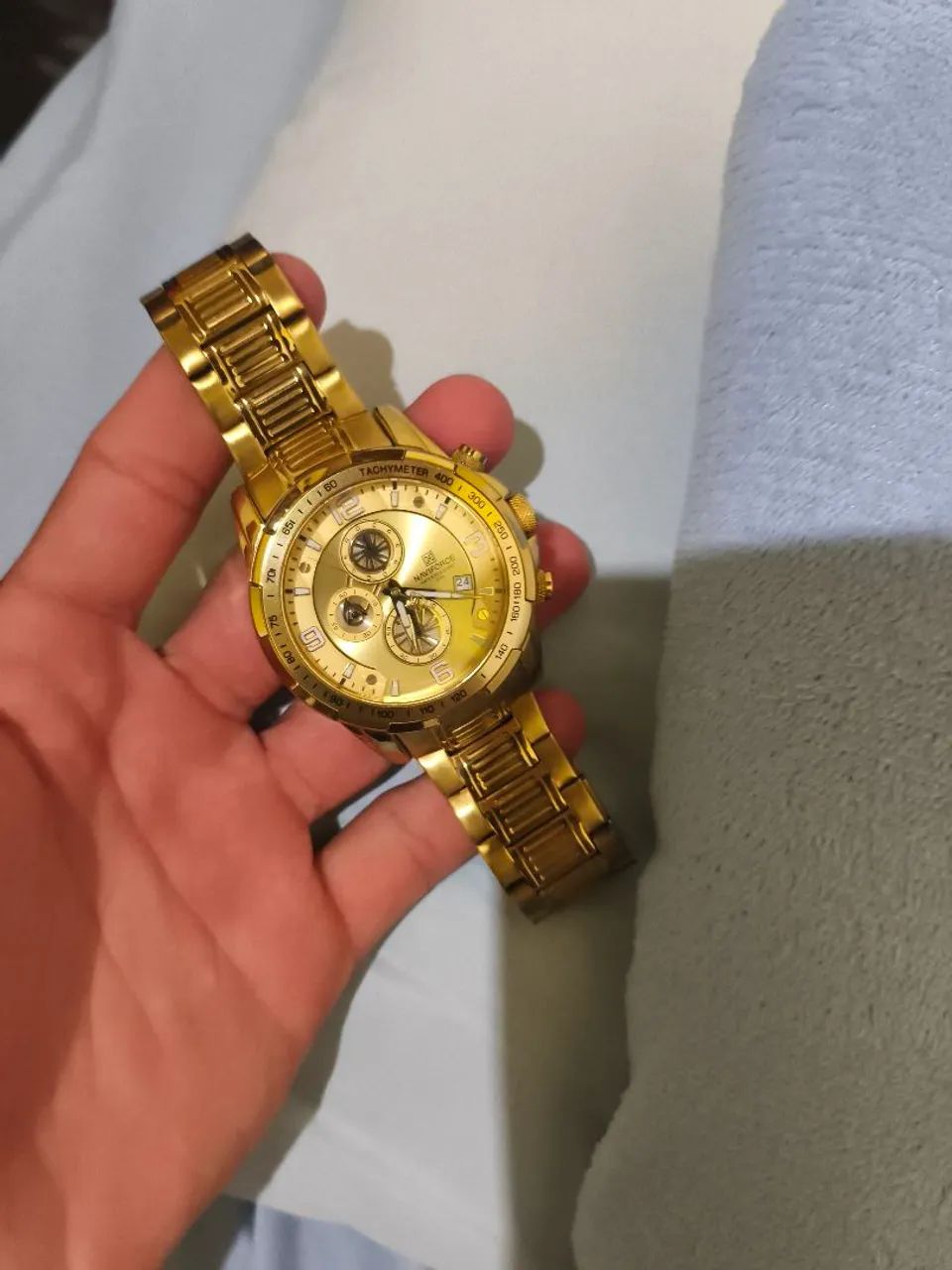 Relógio naviforce dourado 