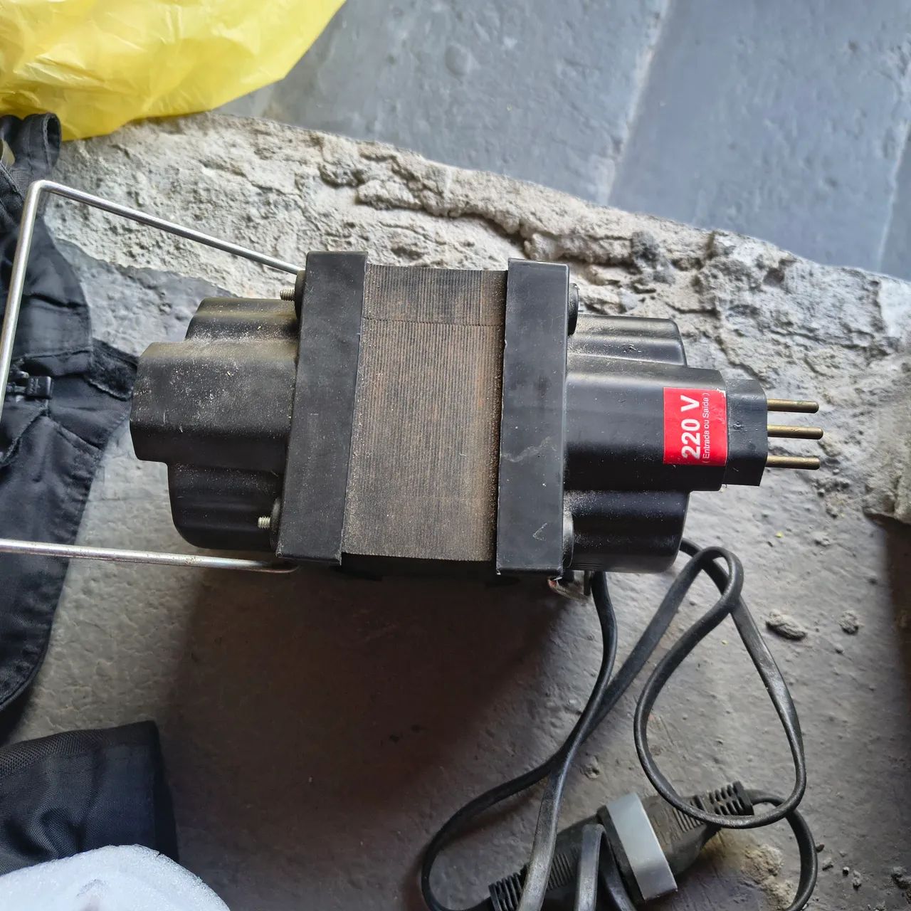 Vendo transformador 220V  - Foto 3