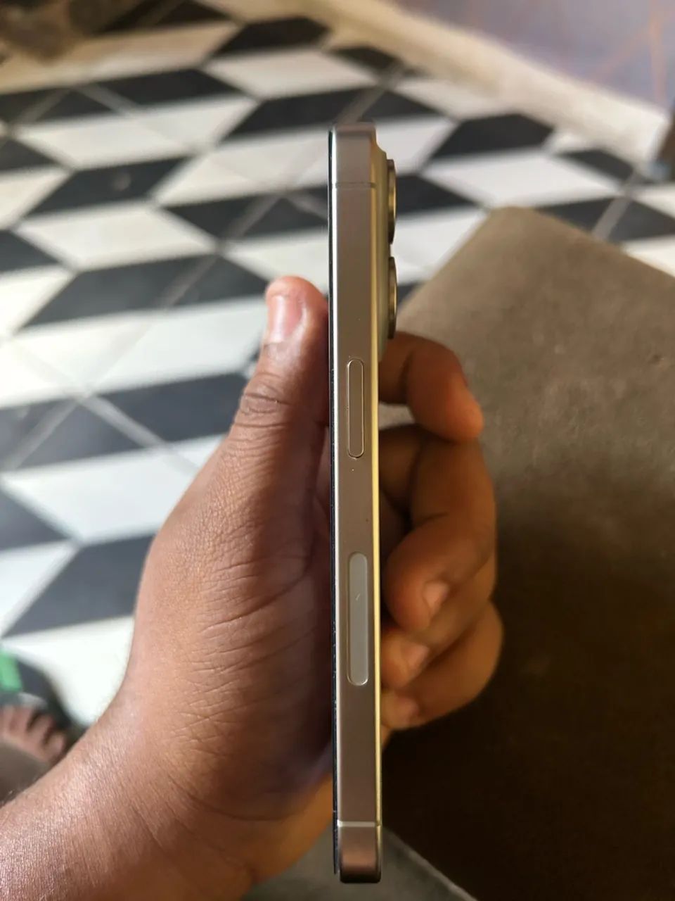 Vendo iPhone 15 pro 256GB - Foto 2