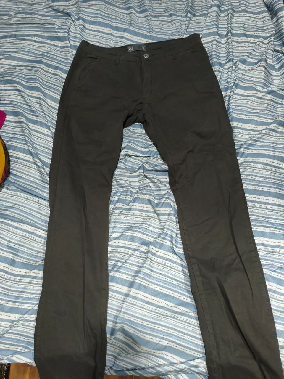 Calça jeans cinza escuro 