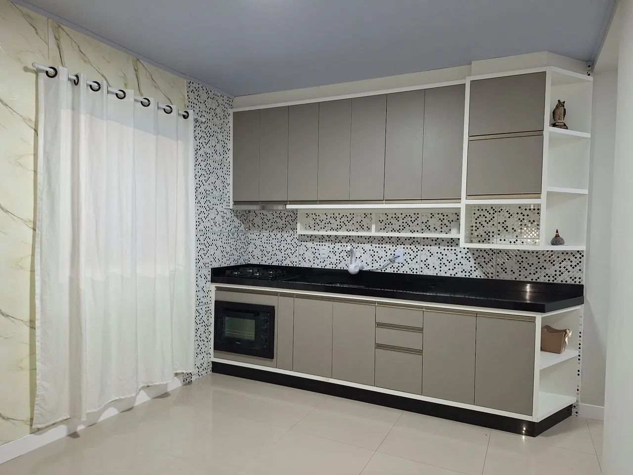 Casa no quintal compartilhado 